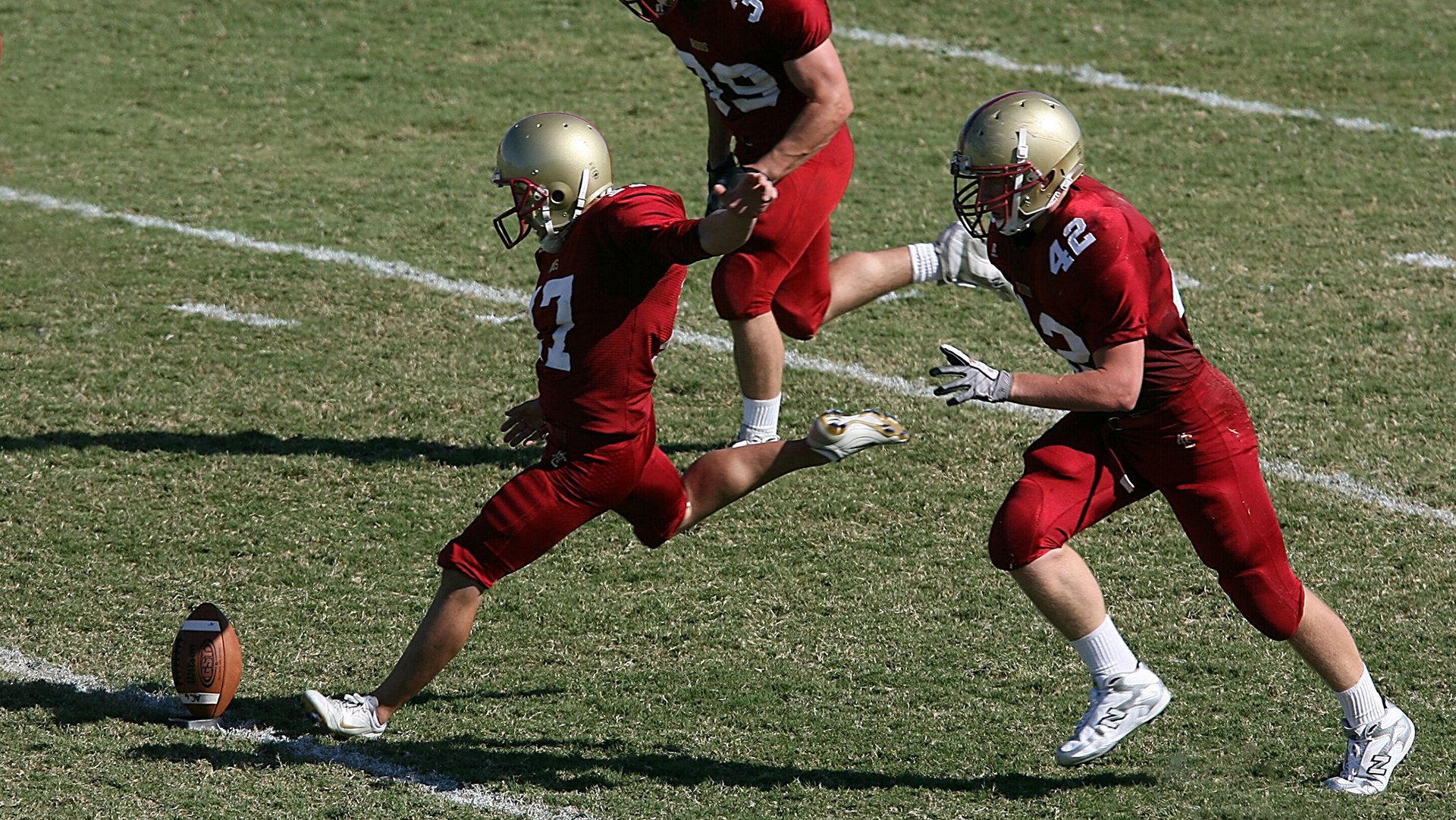 世界杯:民间足球公园人气爆棚 业余队模仿国家队阵型摆出三后卫