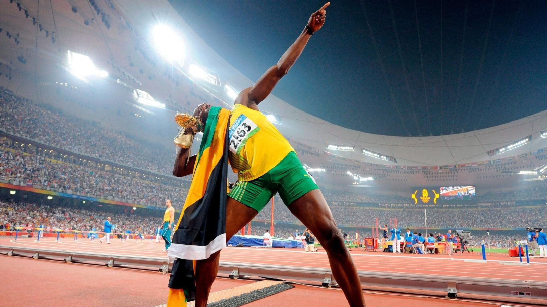 欧冠八强：波尔图次回合三球翻盘罗马 “巨龙球场”掀起蓝白风暴